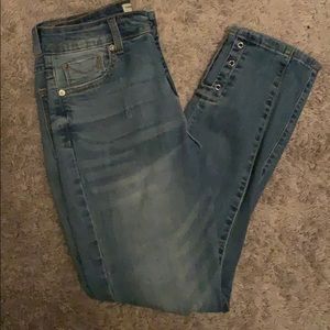 Distressed denim skinny jeans